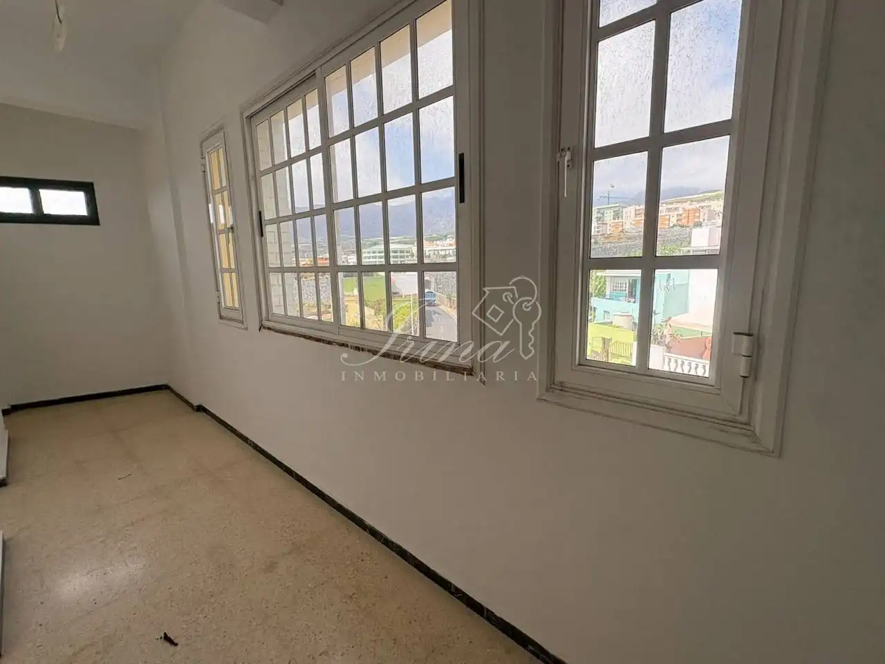 Vista exterior de Casa adosada en venda en Tazacorte amb Terrassa