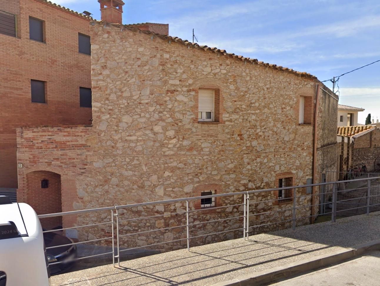 Vista exterior de Finca rústica en venda en Vila-sacra amb Jardí privat