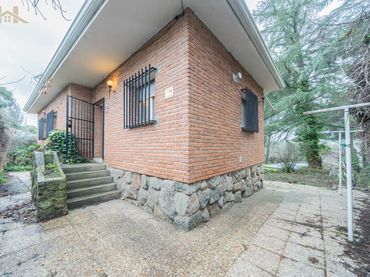 Casa con jardín en venta en Calle de Tablada