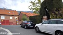 Aparcament de Casa adosada en venda en San Lorenzo de El Escorial amb Calefacció, Jardí privat i Terrassa