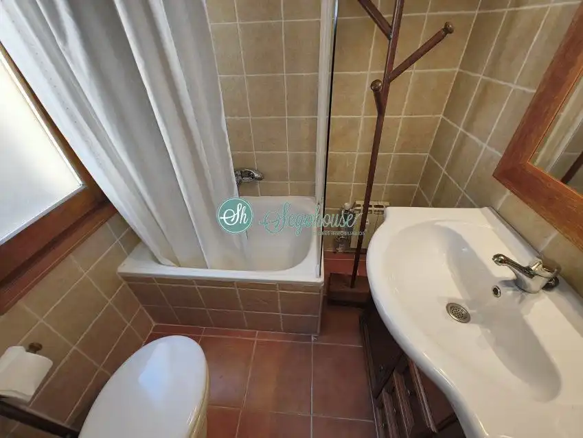 Baño de Piso en venta en Segovia con Calefacción, Parquet y Terraza