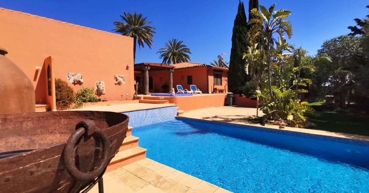 Piscina de Casa o xalet en venda en La Nucia amb Aire condicionat, Jardí privat i Terrassa