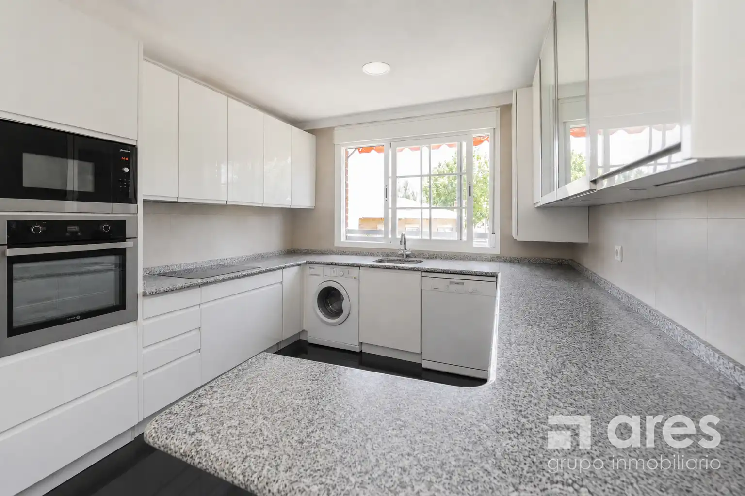 Küche von Wohnung zum Verkauf in Pozuelo de Alarcón mit Klimaanlage, Heizung und Terrasse