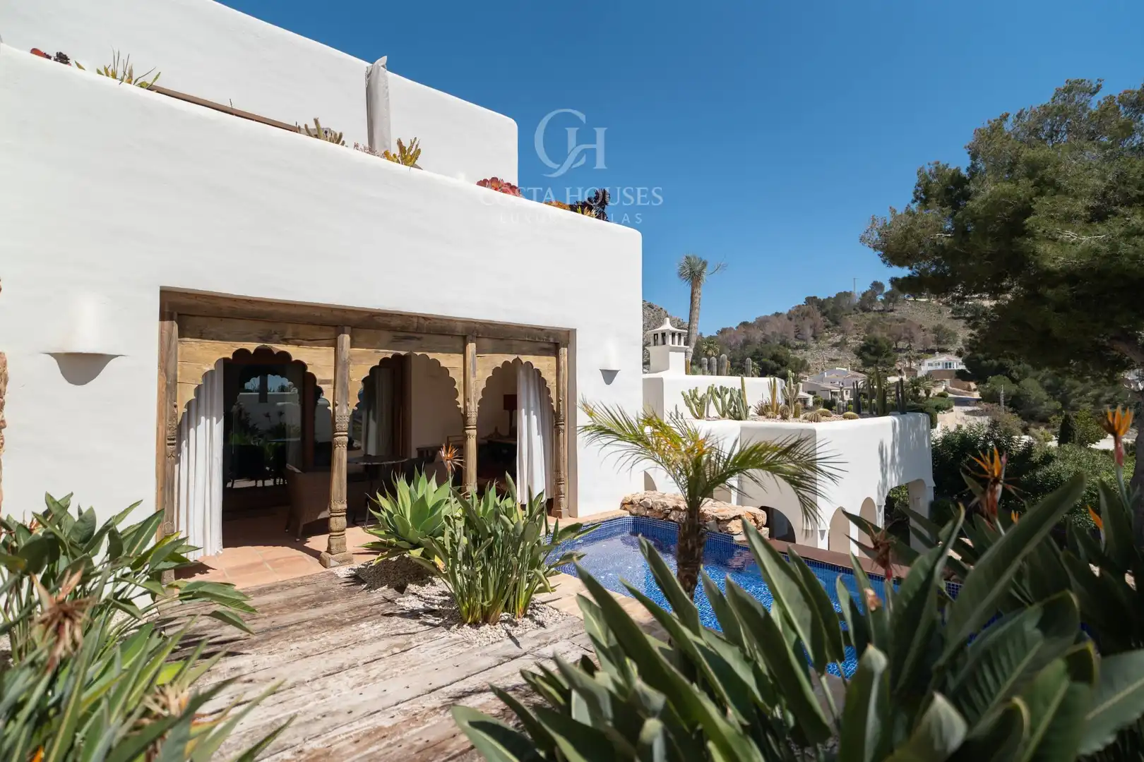 Vista exterior de Casa o xalet en venda en Moraira amb Aire condicionat, Calefacció i Jardí privat