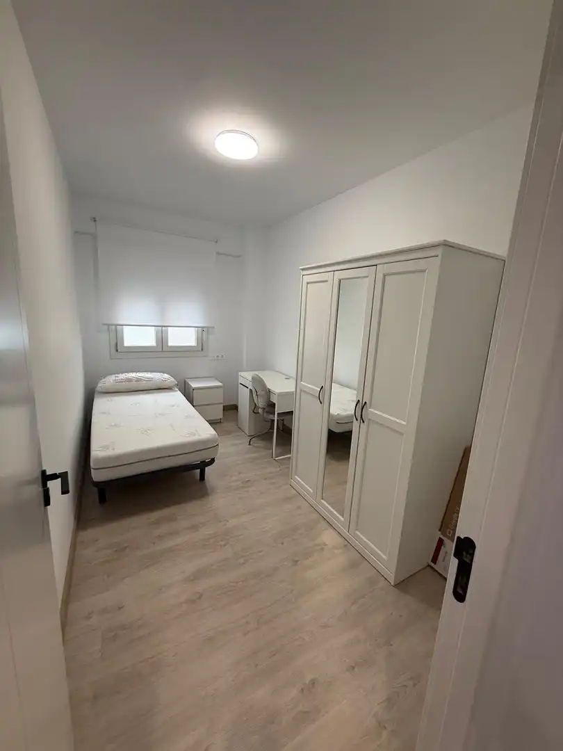 Dormitori de Pis de lloguer en Granada amb Calefacció, Terrassa i Moblat