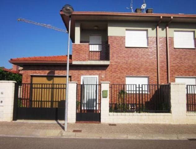 Vista exterior de Casa adosada en venta en Castejón (Navarra)