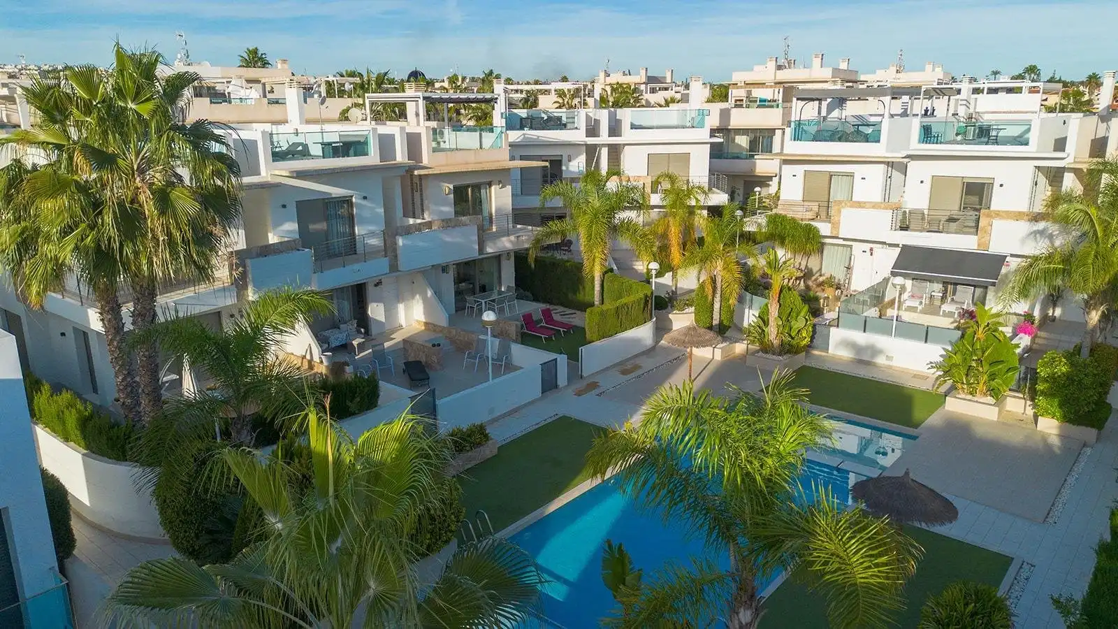 Vista exterior de Dúplex en venta en Rojales con Calefacción, Jardín privado y Piscina