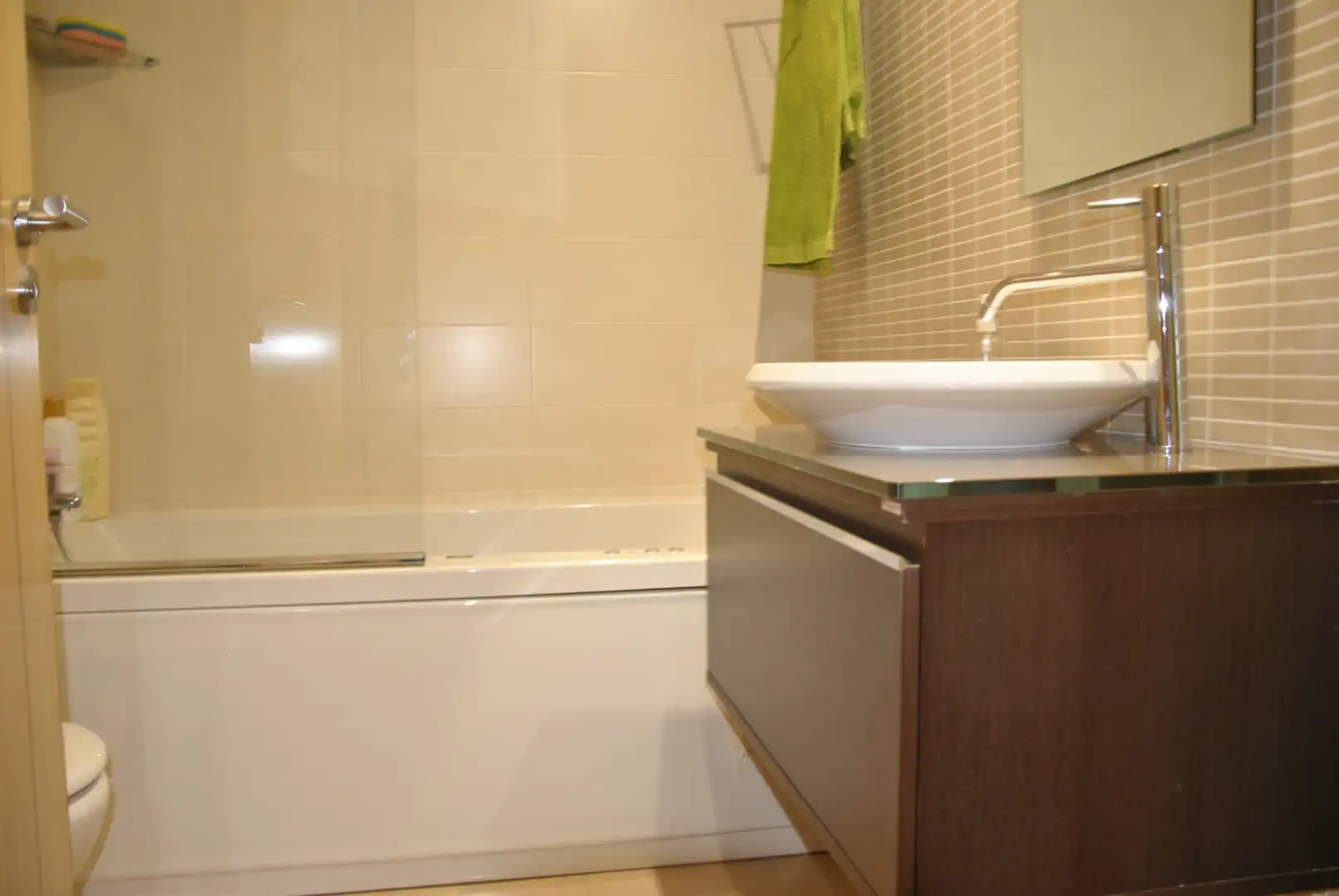 Baño de Piso de alquiler en Plasencia con Aire acondicionado, Calefacción y Jardín privado