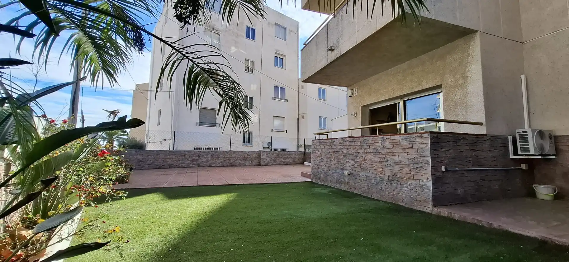 Vista exterior de Apartamento en venta en Mont-roig del Camp con Aire acondicionado, Jardín privado y Terraza
