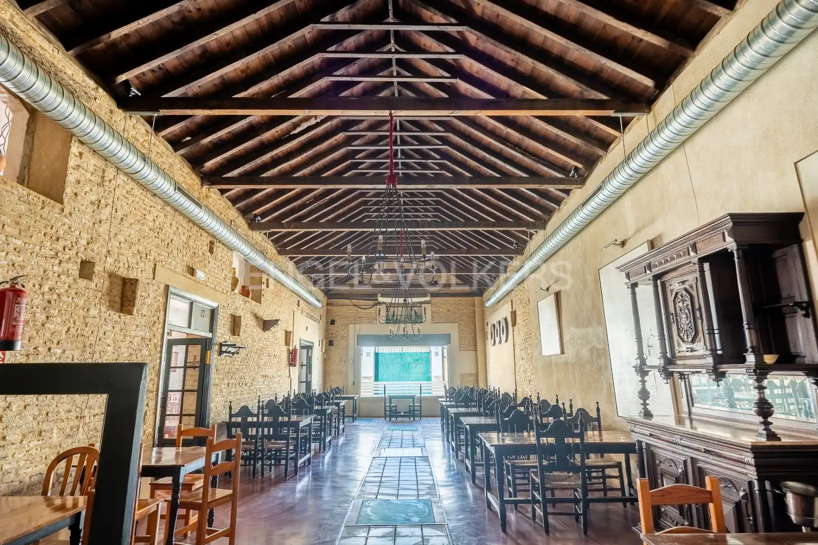 Commercial properties for sale in Villanueva del Ariscal  with Air Conditioner, Heating and Furnished
