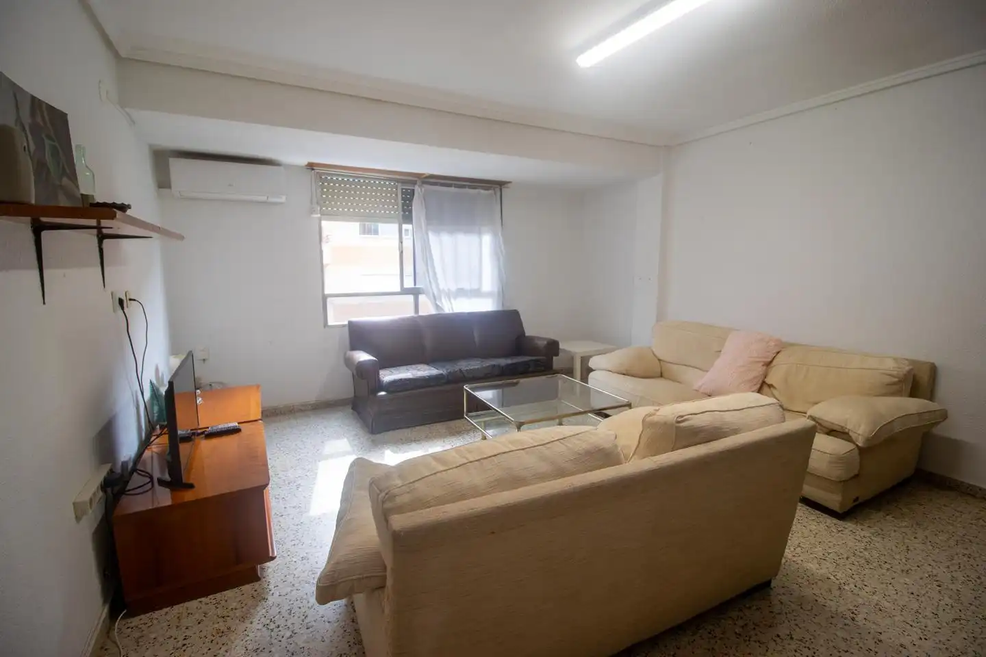 Sala d'estar de Pis de lloguer en Valencia amb Aire condicionat, Calefacció i Moblat