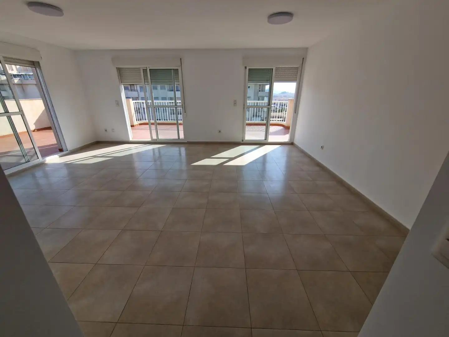 Sala de estar de Ático en venta en Águilas con Aire acondicionado, Terraza y Piscina comunitaria