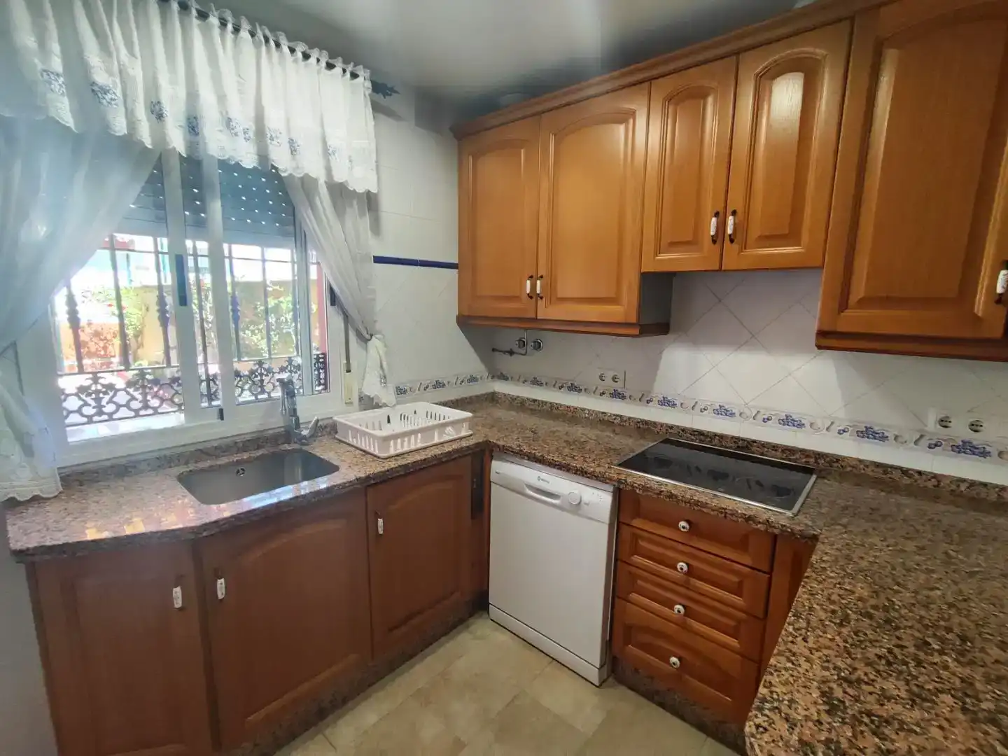 Cuina de Dúplex en venda en Chipiona amb Terrassa i Balcó