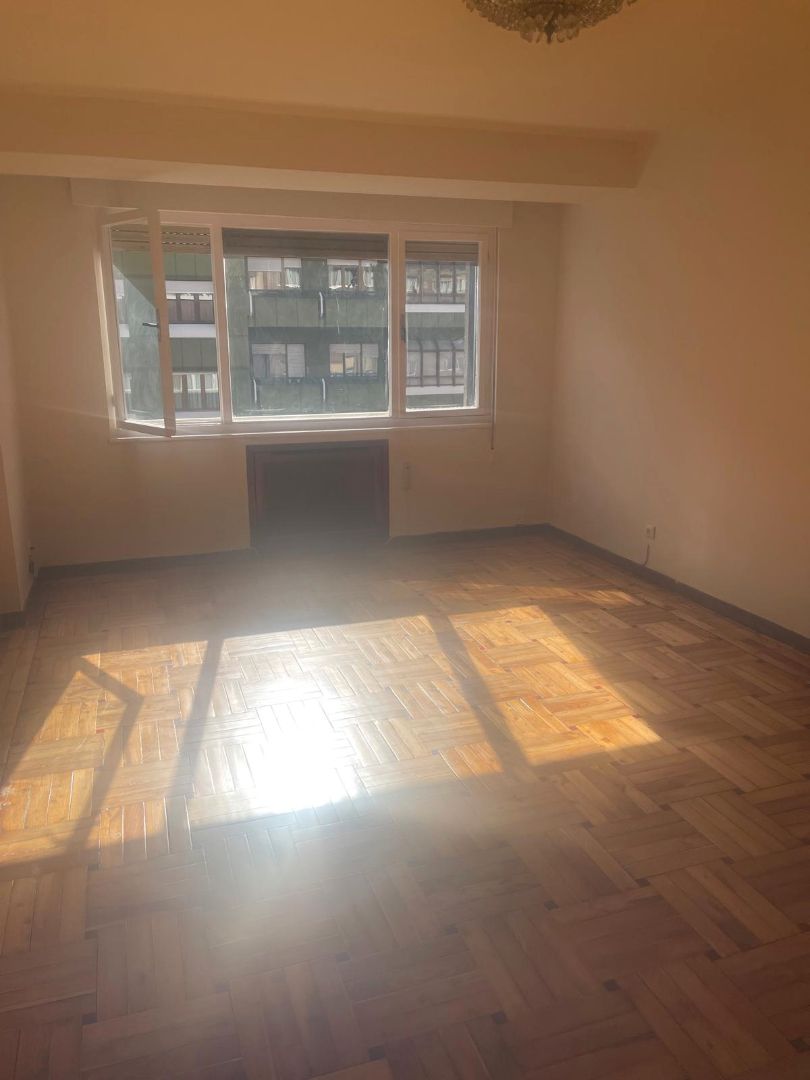 Sala d'estar de Pis de lloguer en Oviedo  amb Calefacció, Parquet i Terrassa