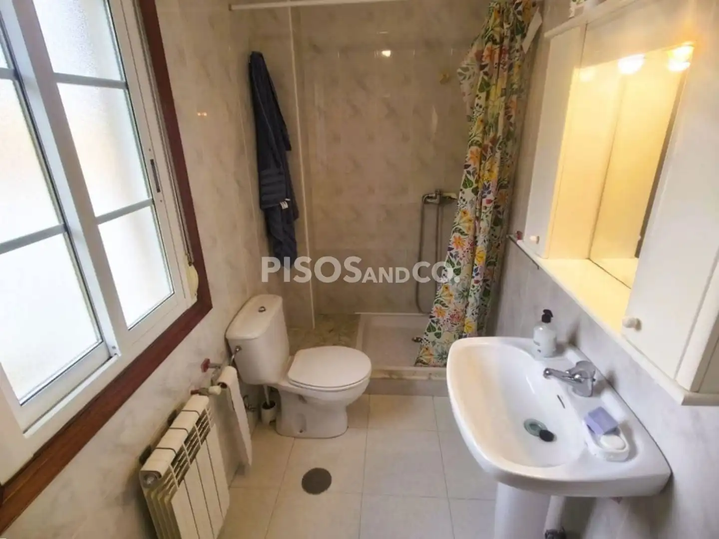 Bany de Casa o xalet en venda en Abegondo amb Calefacció, Terrassa i Piscina