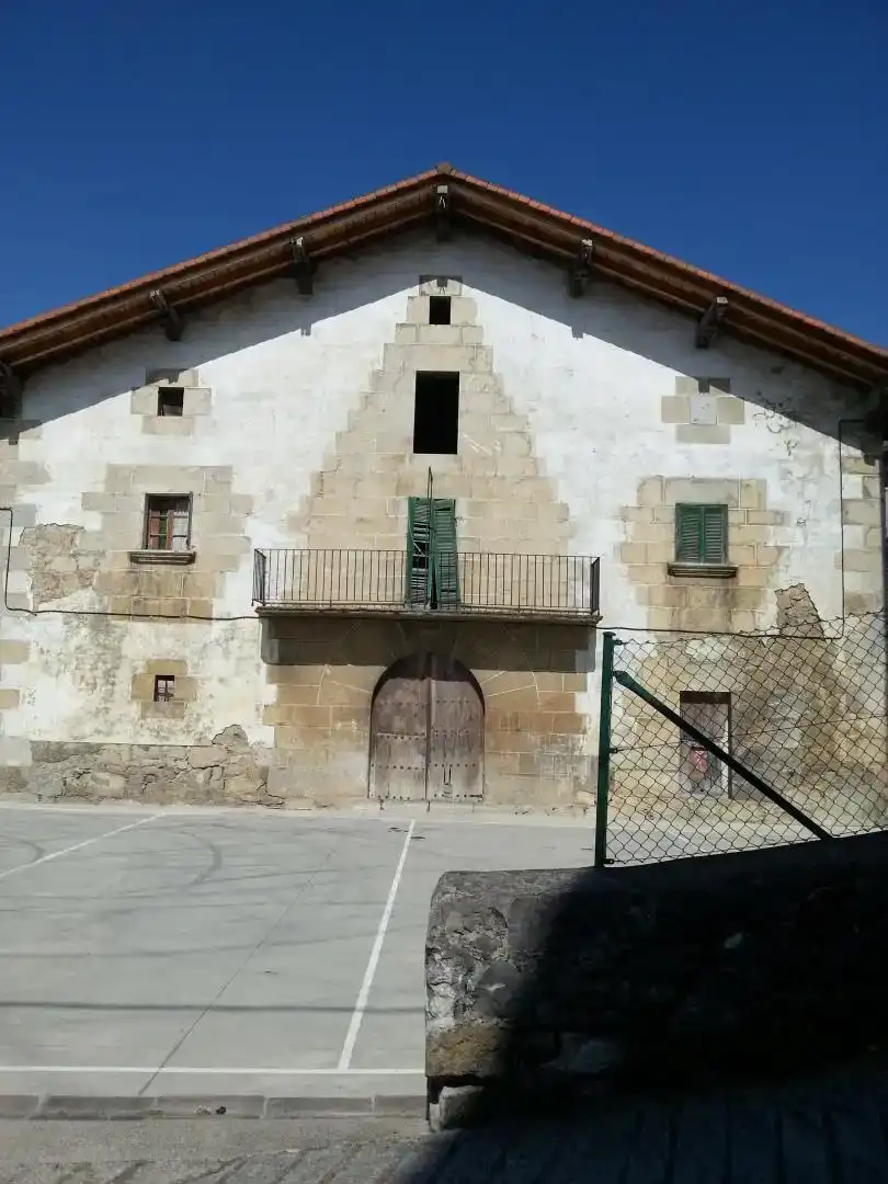 Vista exterior de Casa adosada en venda en Larraun