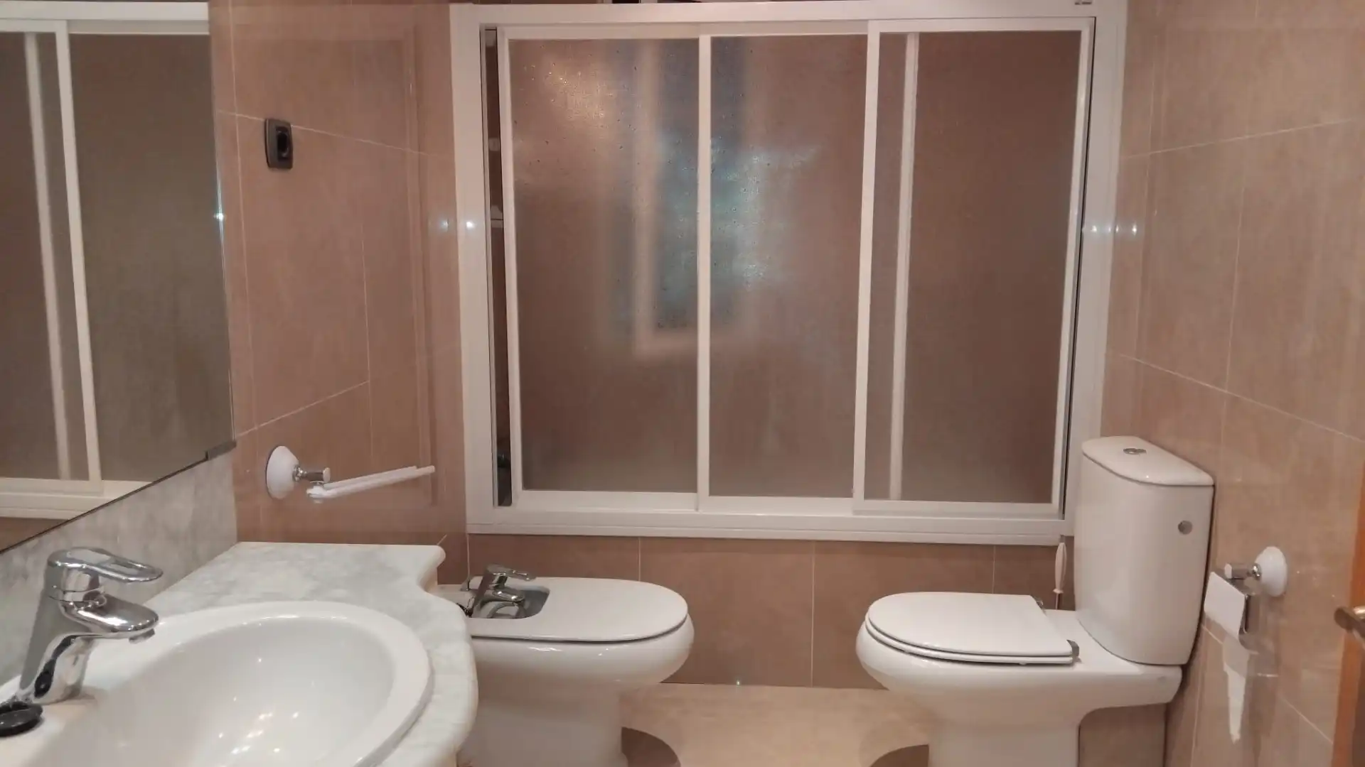 Bathroom of Houses for sale in Buendía  with Air Conditioner, Heating and Private garden