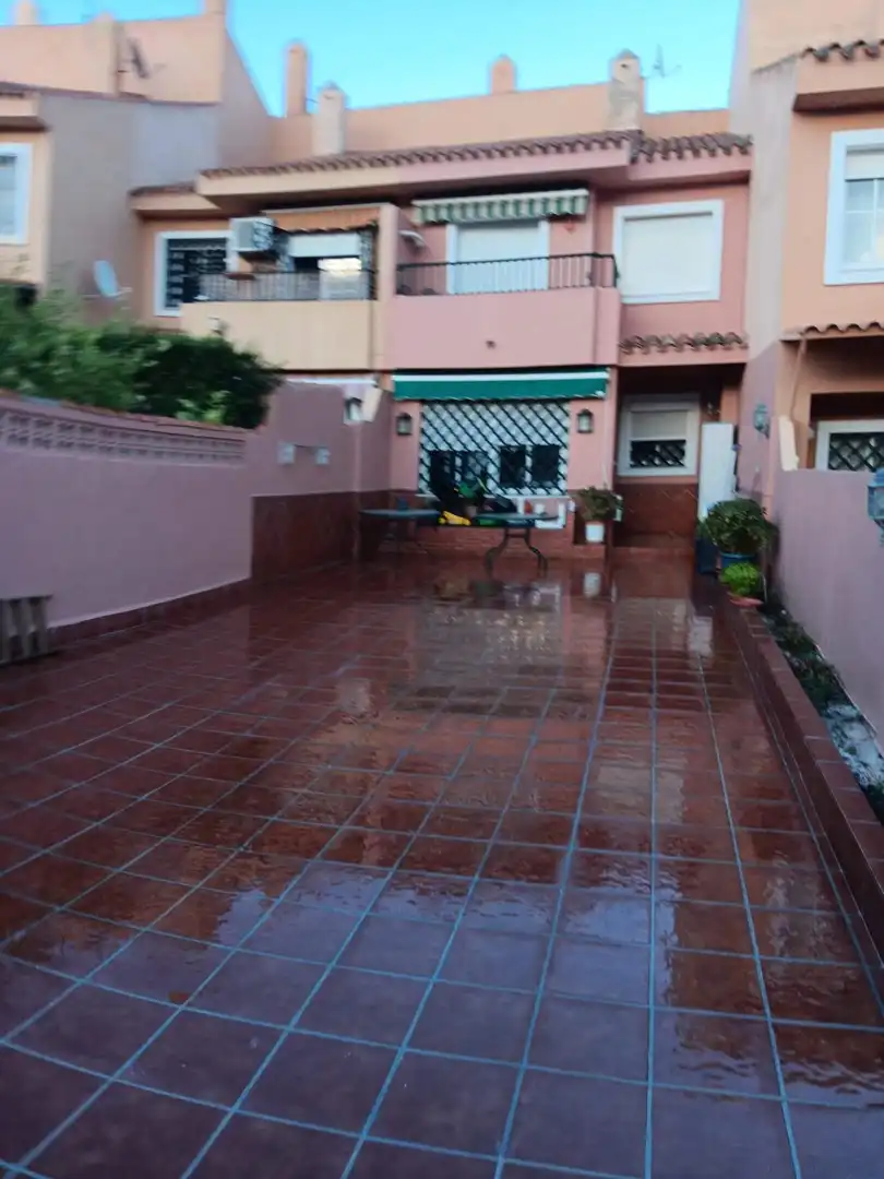 Terrasse von Einfamilien-Reihenhaus zur Miete in Algeciras
