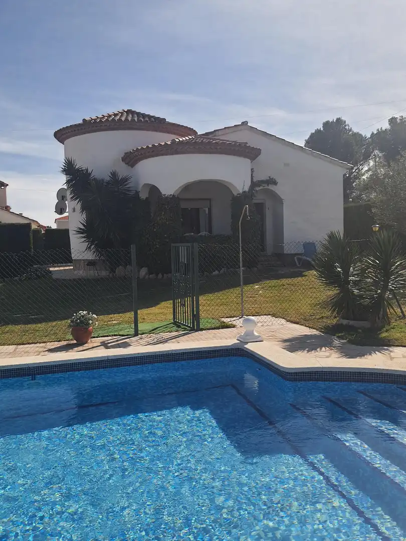 Piscina de Edifici en venda en Mont-roig del Camp