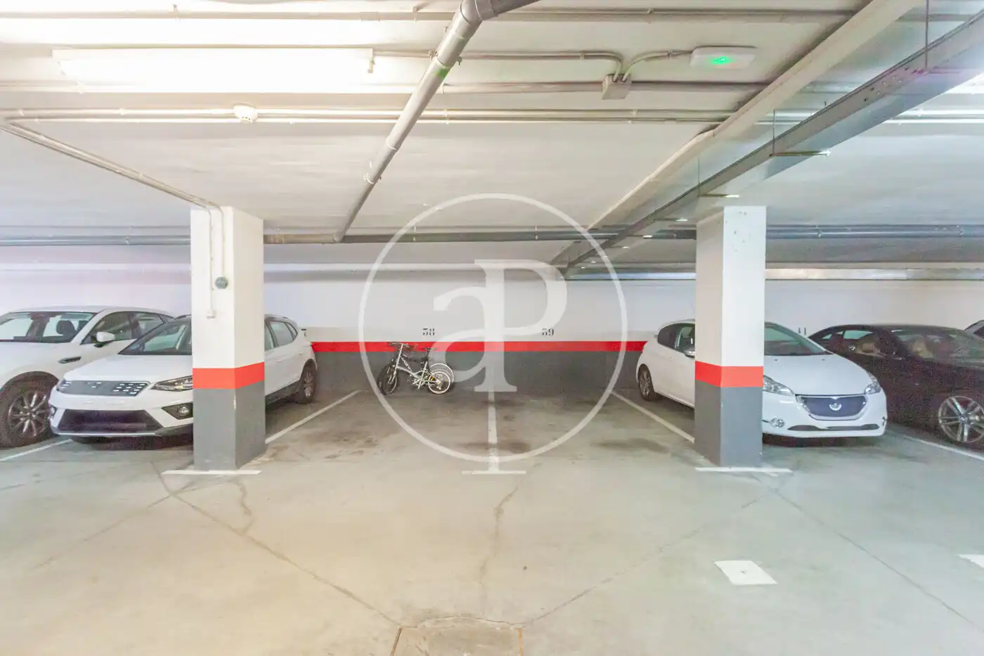 Parkplatz von Wohnung zum Verkauf in Majadahonda mit Klimaanlage, Heizung und Privatgarten