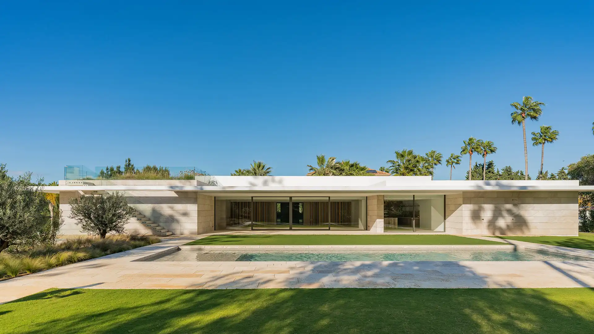 Vista exterior de Casa o chalet en venta en Sotogrande con Aire acondicionado, Calefacción y Jardín privado