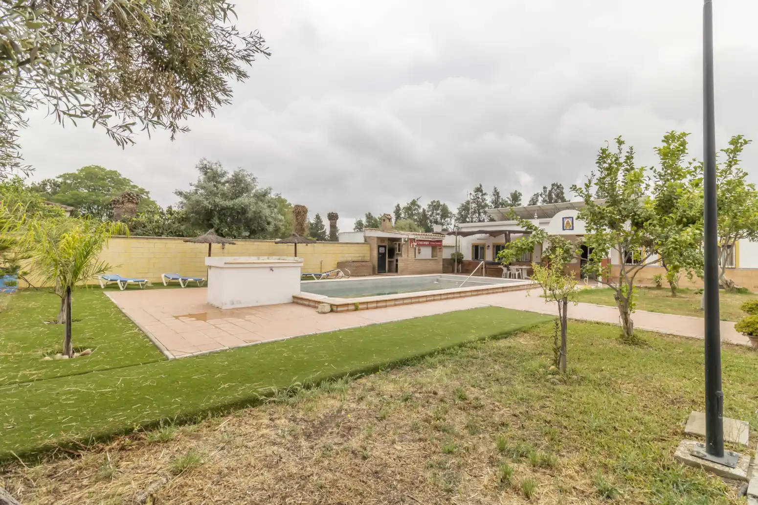 Garden of Houses for sale in Carmona  with Air Conditioner, Private garden and Swimming Pool