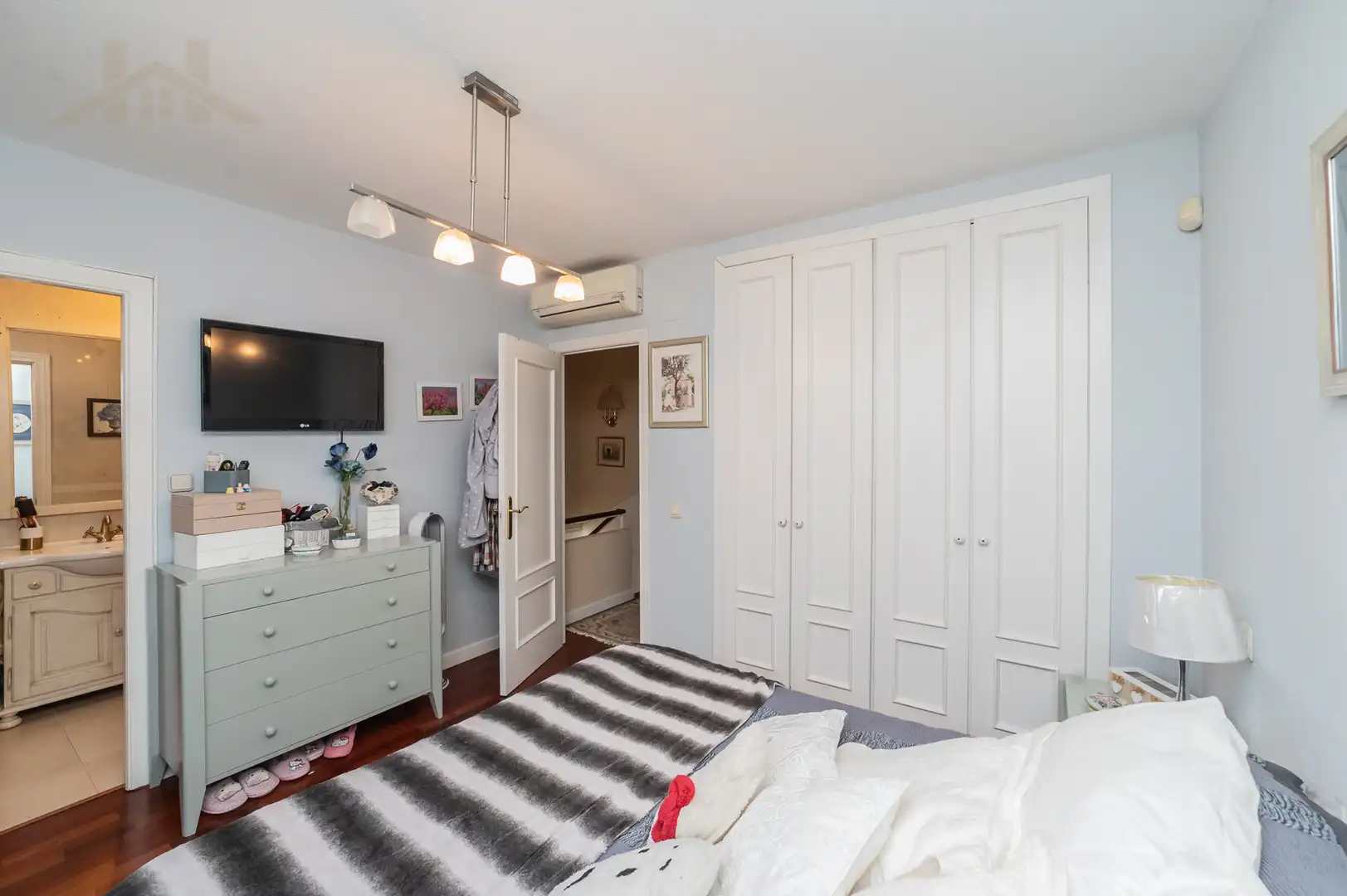 Habitación de Dúplex en venta en Torrelodones con Aire acondicionado, Calefacción y Jardín privado