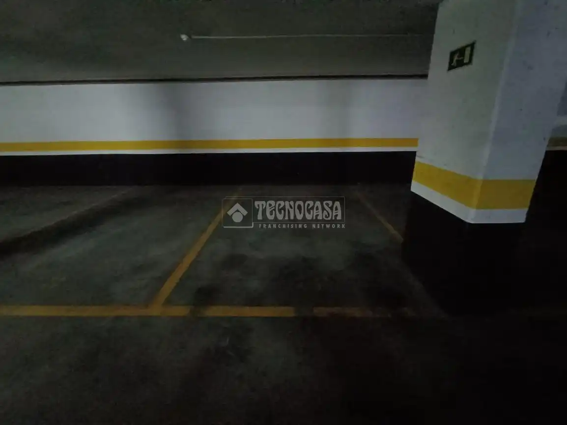 Parking de Piso en venta en Madrid con Aire acondicionado y Calefacción