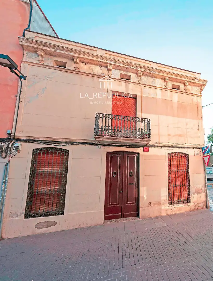Vista exterior de Casa o chalet en venta en Mataró con Calefacción, Terraza y Trastero