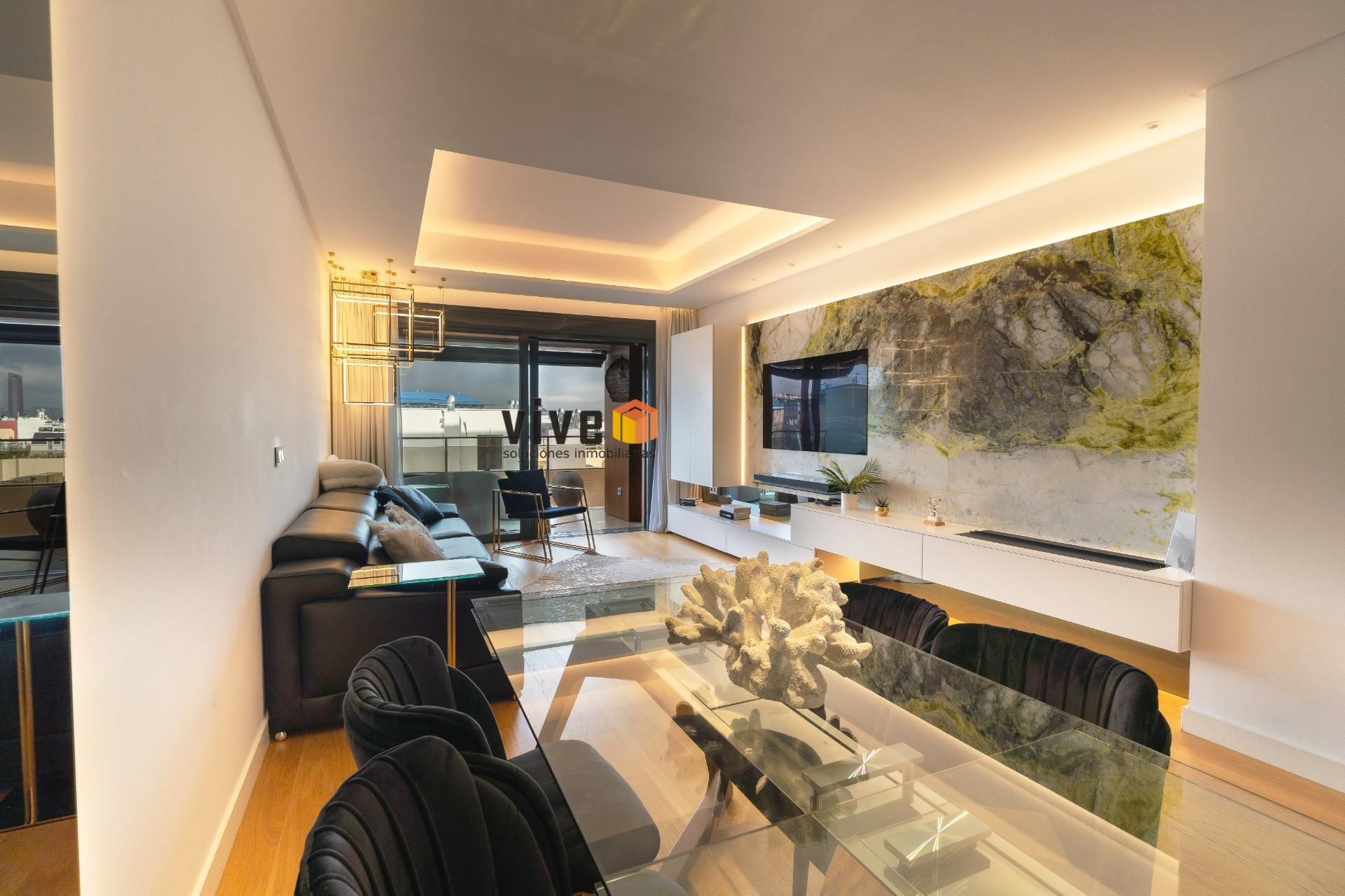Living room of Flat for sale in  Sevilla Capital  with Air Conditioner, Heating and Terrace