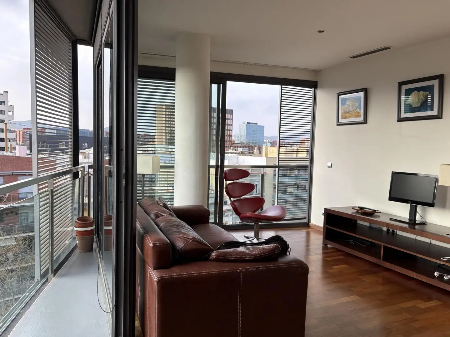 Sala de estar de Piso en venta en  Barcelona Capital con Balcón