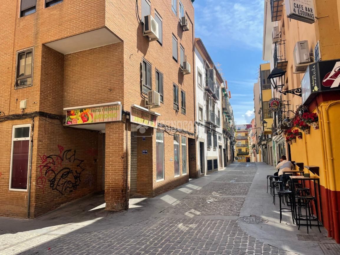 Vista exterior de Àtic en venda en  Jaén Capital amb Terrassa i Balcó