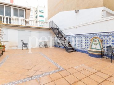 Villa con balcone in vendita a Poble Nou