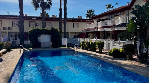 Chalet luminoso con 2 patios y terraza, trastero y piscina | 11 min playa