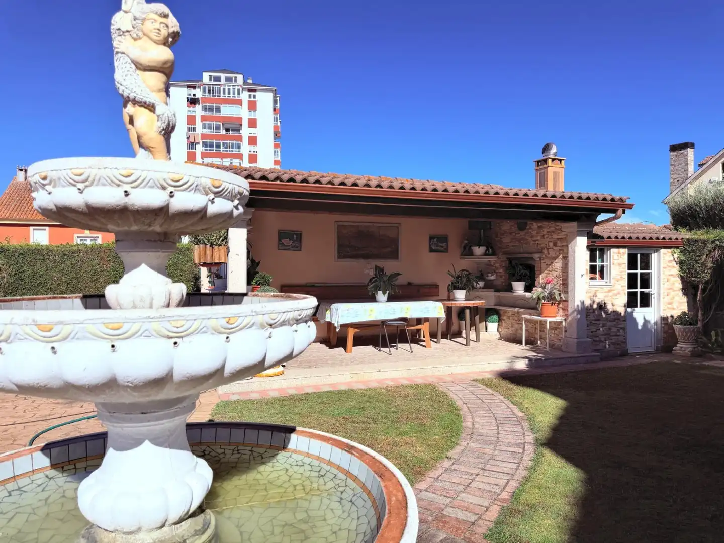 Terrassa de Casa o xalet en venda en Oleiros amb Calefacció, Jardí privat i Terrassa