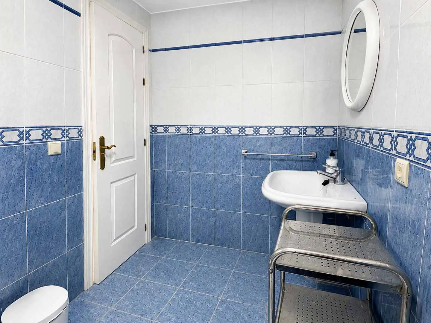 Badezimmer von Wohnungen zur Miete in Manilva mit Terrasse, Möbliert und Gemeinschaftspool