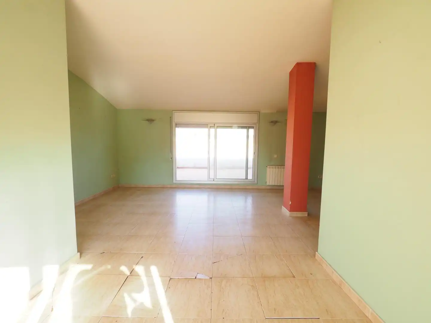 Sala de estar de Dúplex en venta en Vilanova del Camí con Terraza, Trastero y Piscina comunitaria