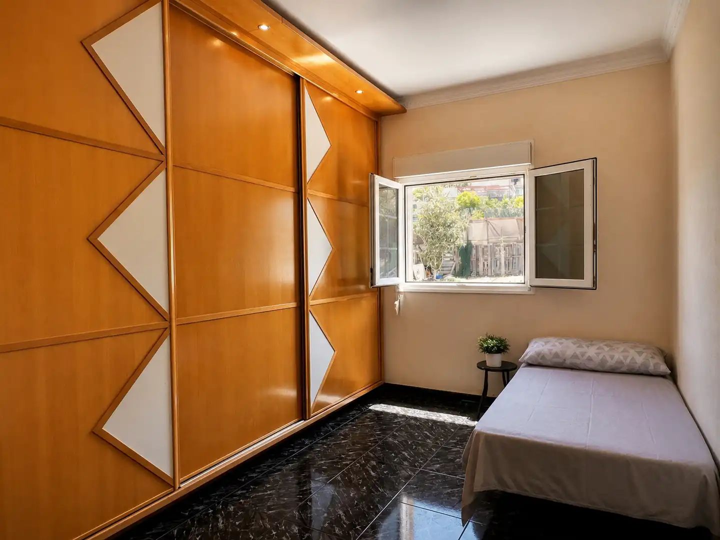 Dormitori de Casa o xalet en venda en San Bartolomé de Tirajana amb Aire condicionat, Jardí privat i Terrassa