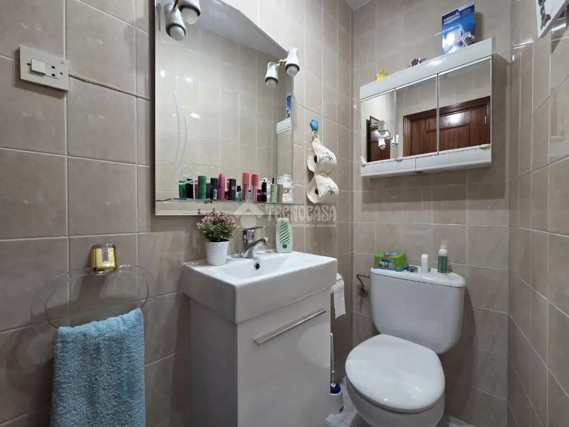 Baño de Piso en venta en Velilla de San Antonio con Aire acondicionado, Calefacción y Amueblado