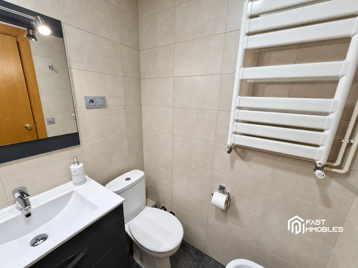 Bathroom of Detached homes for sale in Ponent