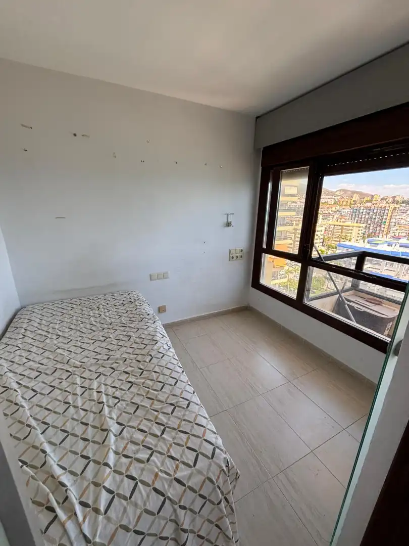 Habitación de Dúplex en venta en Benalmádena con Aire acondicionado, Terraza y Piscina comunitaria