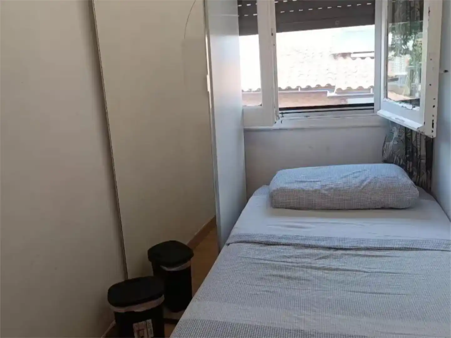 Bedroom of Flat for share in Mira-sol