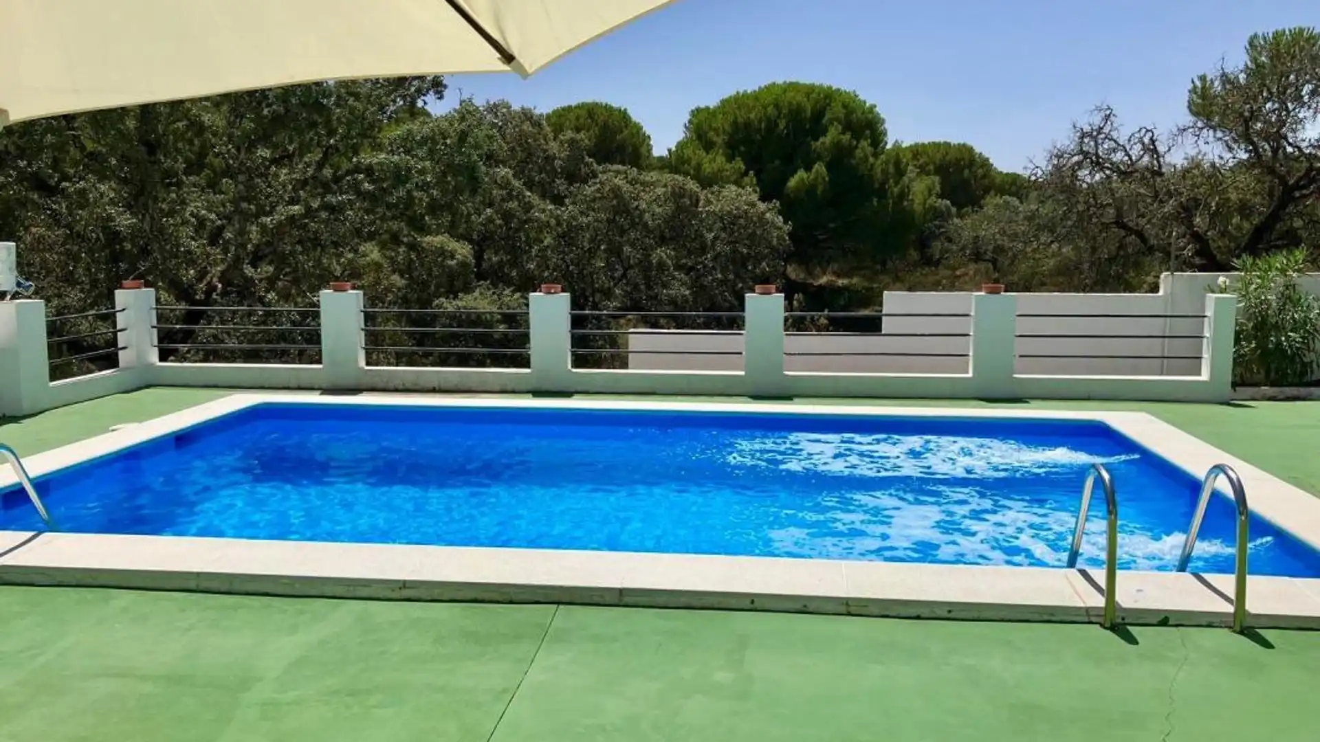 Piscina de Casa adosada en venda en Obejo amb Aire condicionat, Calefacció i Terrassa