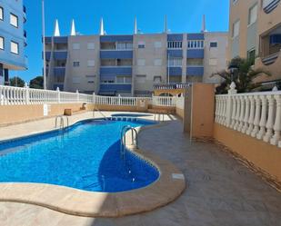 Piscina de Apartament en venda en Torrevieja amb Aire condicionat, Terrassa i Moblat