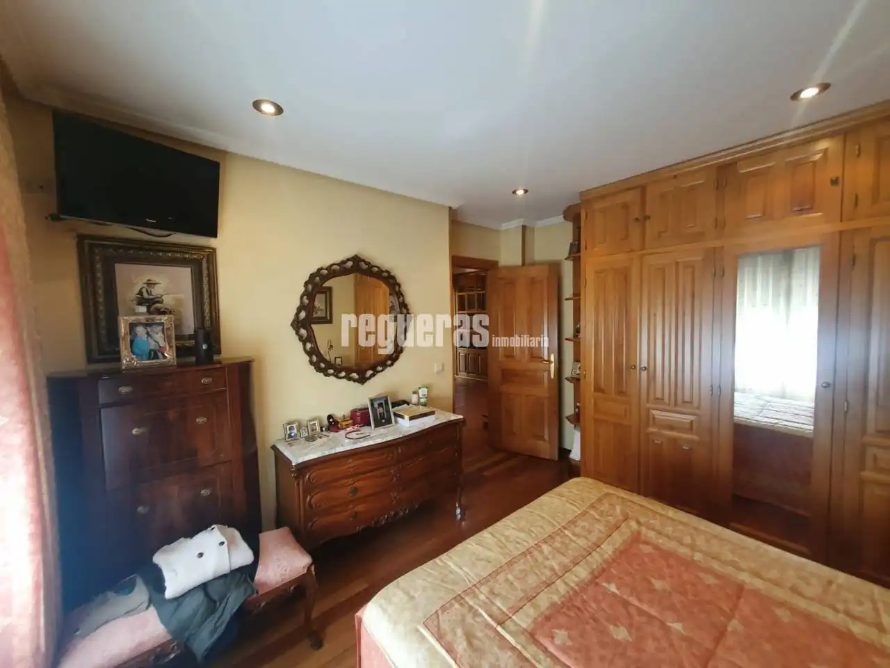 Habitación de Casa o chalet en venta en Avilés con Calefacción, Parquet y Terraza