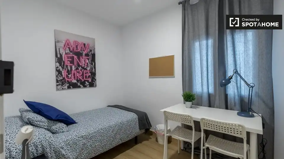 Habitación de Piso de alquiler en Valencia con Aire acondicionado, Calefacción y Amueblado