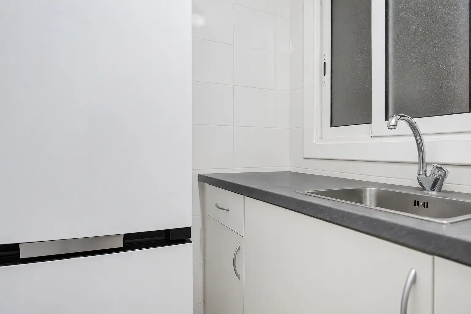 Cuina de Local en venda en L'Hospitalet de Llobregat amb Moblat
