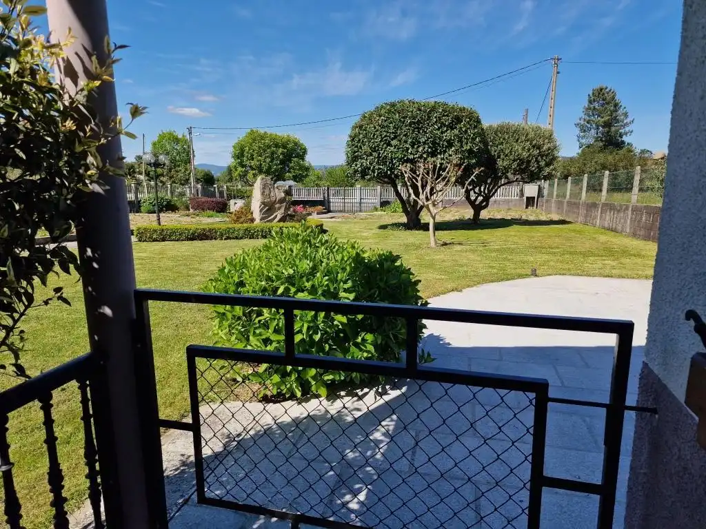 Jardín de Casa o chalet en venta en Ourense Capital  con Calefacción, Jardín privado y Parquet
