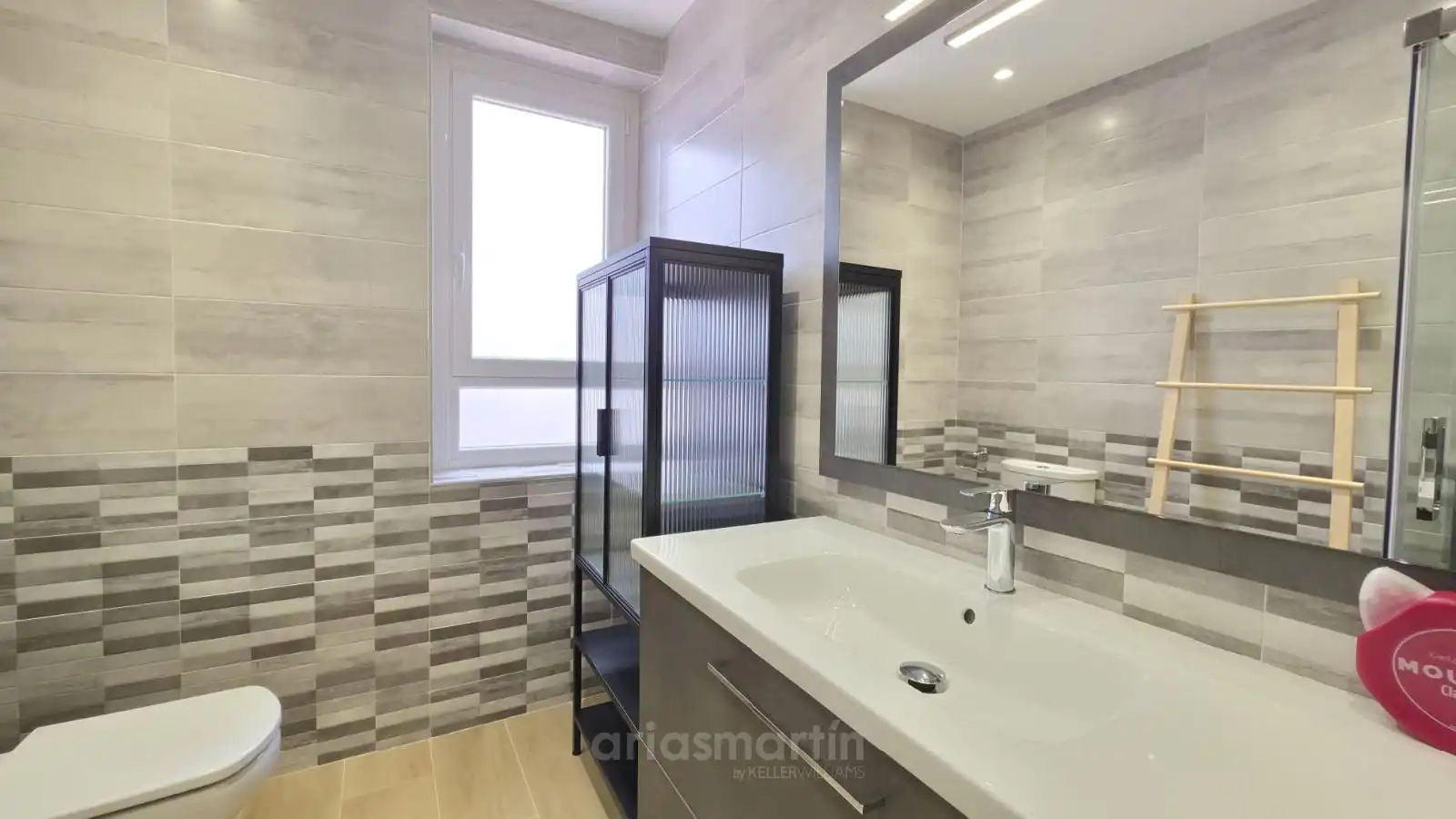 Bathroom of Flat for rent in Salamanca  with Heating and Furnished