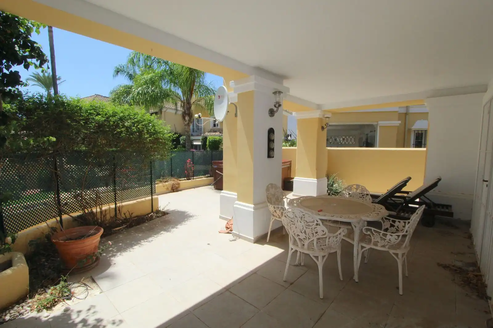 Terrassa de Casa adosada en venda en Marbella amb Terrassa, Moblat i Piscina comunitària